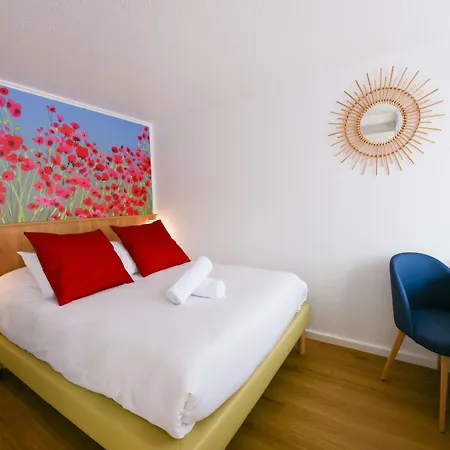Kyriad Saint Georges Hotel 3*